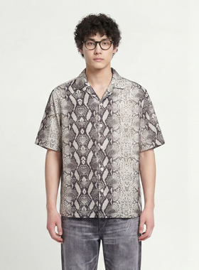 From Mars Sweet and cool snake pattern short-sleeved shirt