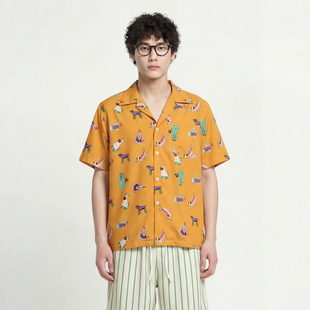 From Mars short-sleeved shirt with something in his mouth