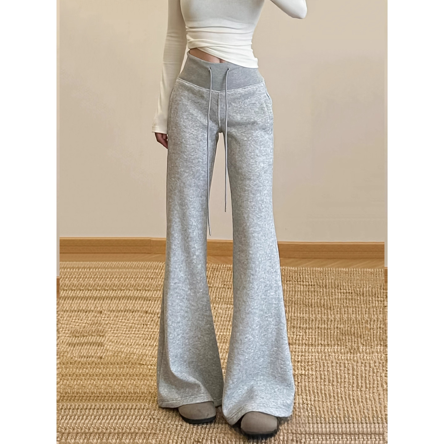 美式浅灰色运动微喇裤女秋冬季新款休闲宽松显瘦喇叭裤加绒卫裤子