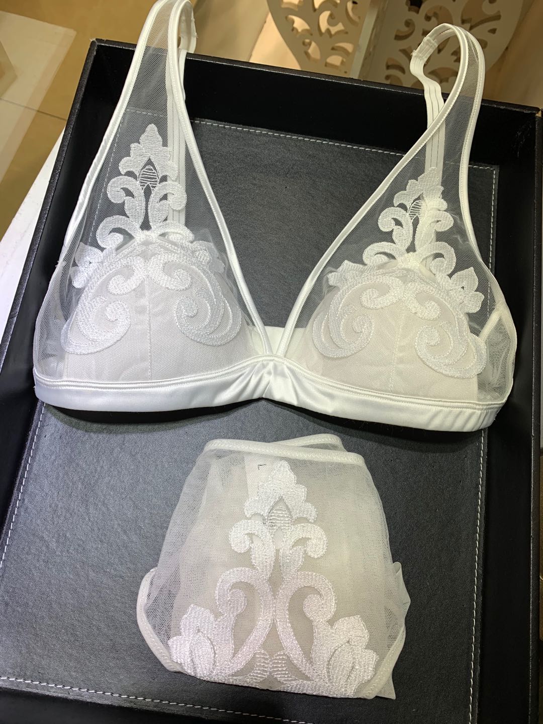 性感白色纯洁内衣套装女士文胸罩无钢圈透明蕾丝1