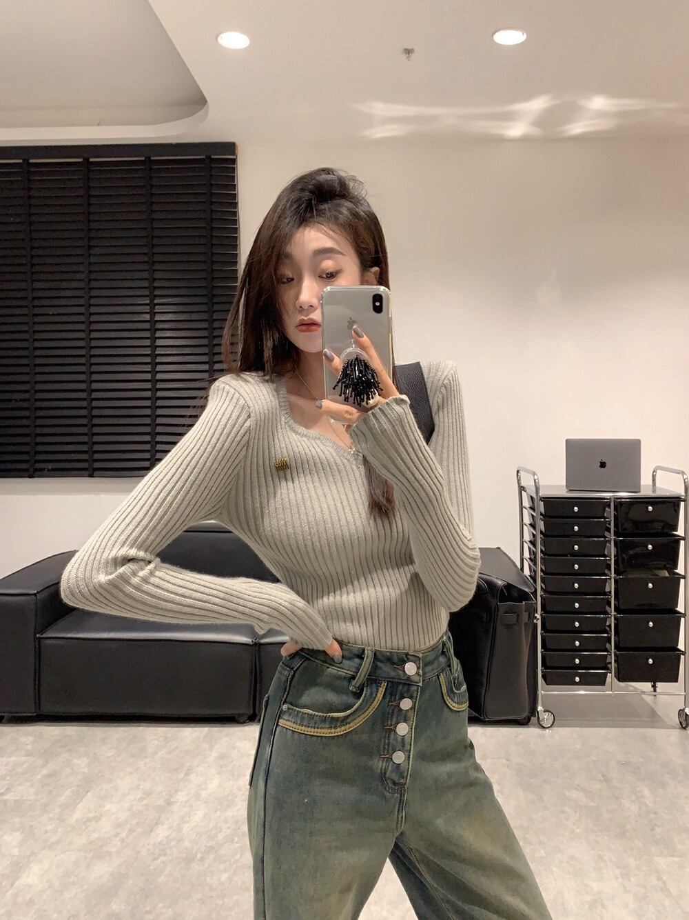 【VANESSA】洋气V领精致五金高弹力可内搭毛衣