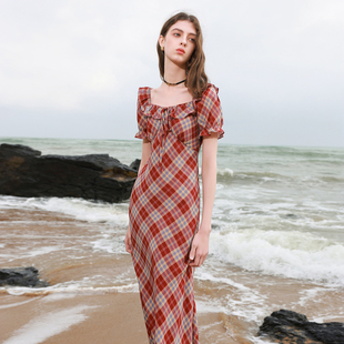 三彩ibudu2025夏季新款复古格纹雪纺连衣裙方领泡泡袖长裙女