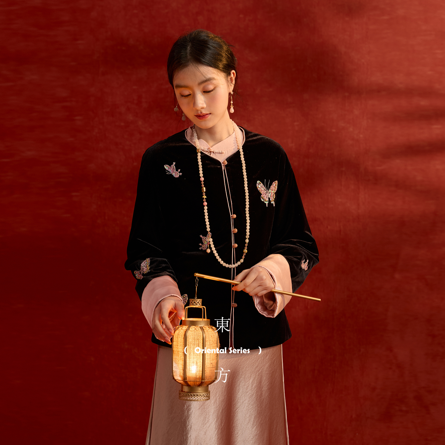 三彩【飞花蛱蝶】2025冬季新款丝绒绣花蓄热棉服圆领棉衣外套C