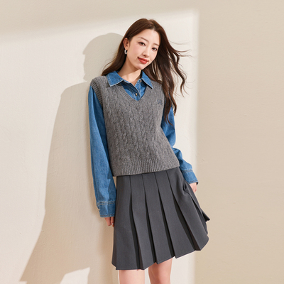 若潮大码女装2025冬季新款V领绞花针织马甲绣花无袖毛衫胖MM