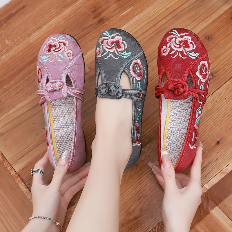 老北京布鞋平底妈妈鞋绣花休闲