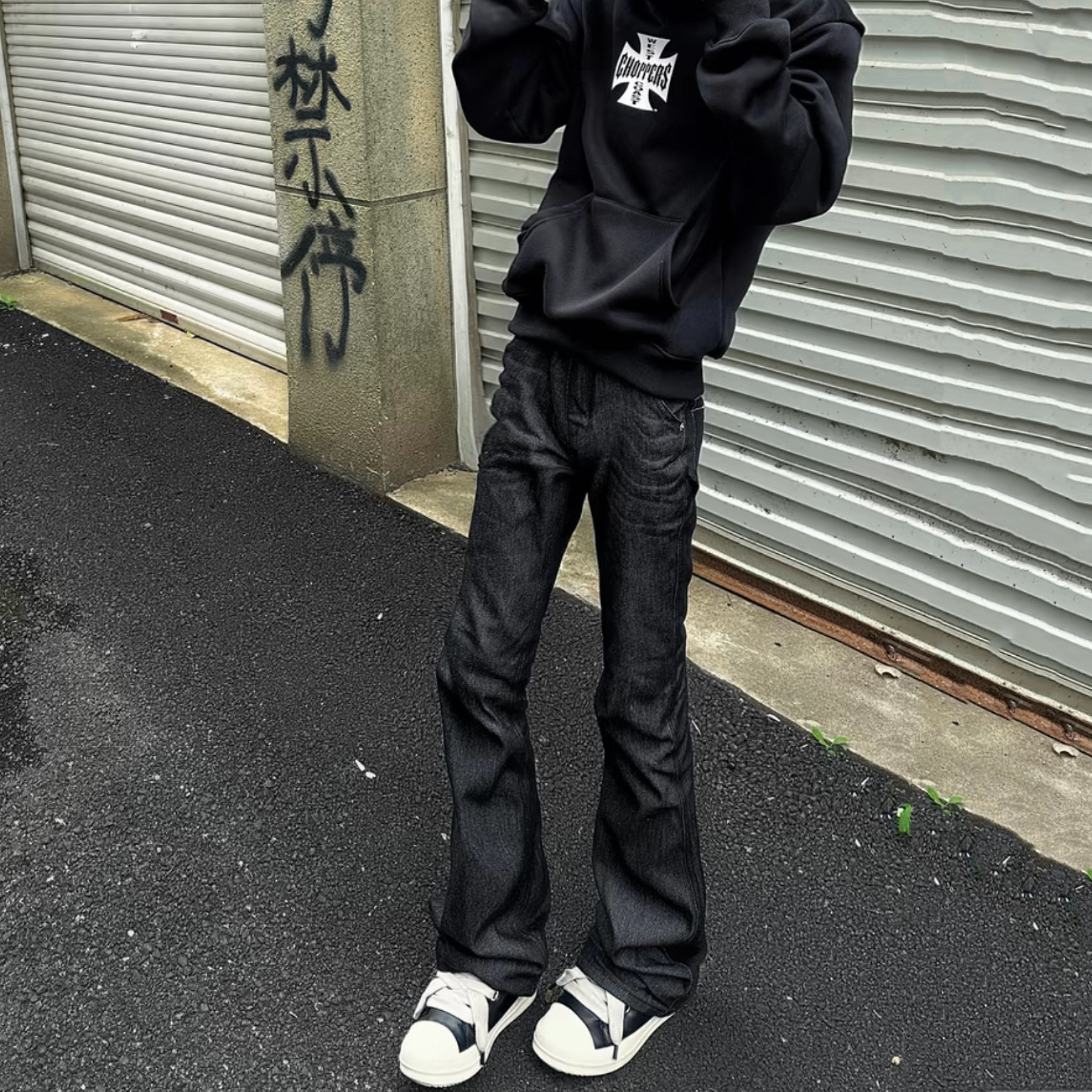微喇叭修身显高显瘦黑色牛仔裤男图片