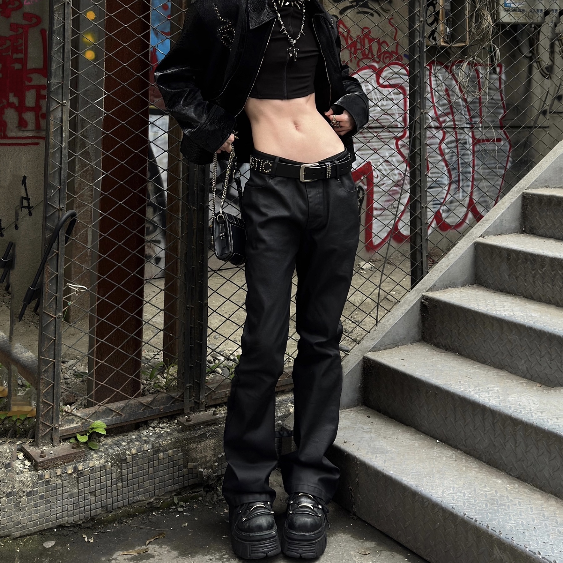 微喇叭刷蜡涂层牛仔裤宽松堆积男