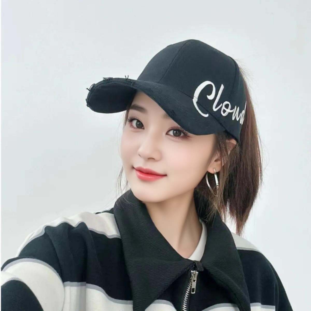 鸭舌帽女2025新款大头围百搭硬顶棒球帽显脸小韩版时尚破洞帽子潮