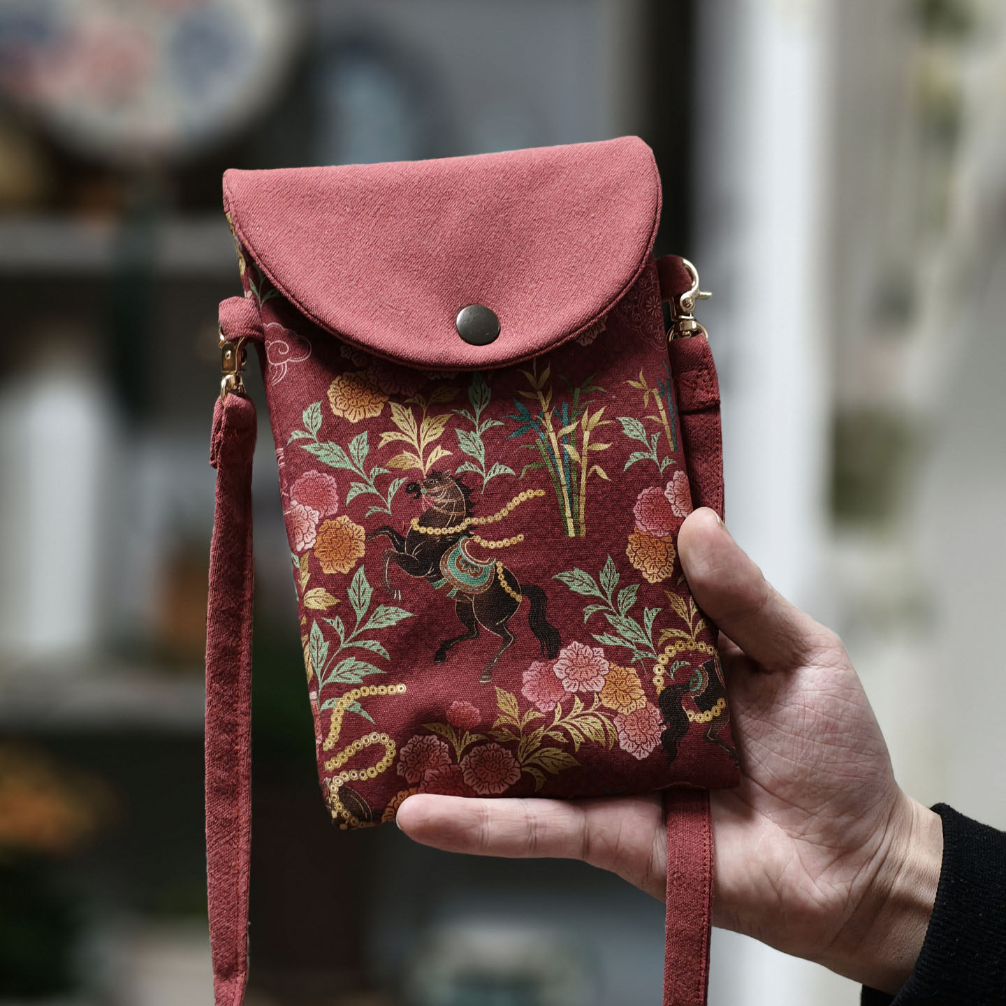 文手作2026新年小马图案斜挎手机包零钱包女竖款红色小包手工自制,箱包皮具/热销女包/男包,手机包,淘宝优惠券,粉丝福利购,淘宝优惠卷