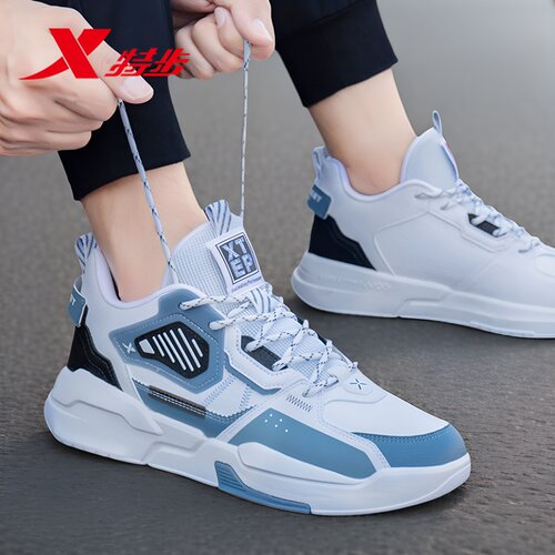 特步男鞋皮面高帮板鞋