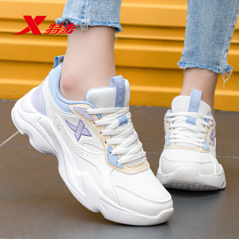 特步女鞋运动鞋皮面老爹鞋