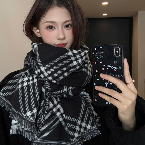 黑白格纹线条仿羊绒围巾女冬保暖