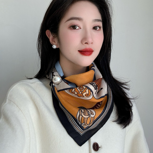 磁吸扣三角小方巾丝巾女春秋