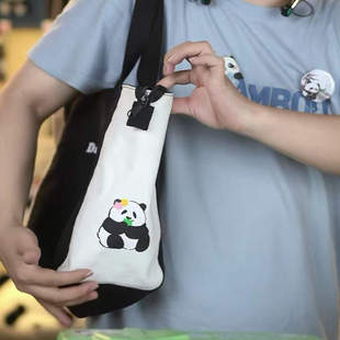 大容量新款上市托特包黑白撞色熊猫通勤包成都熊猫文创通勤斜挎包