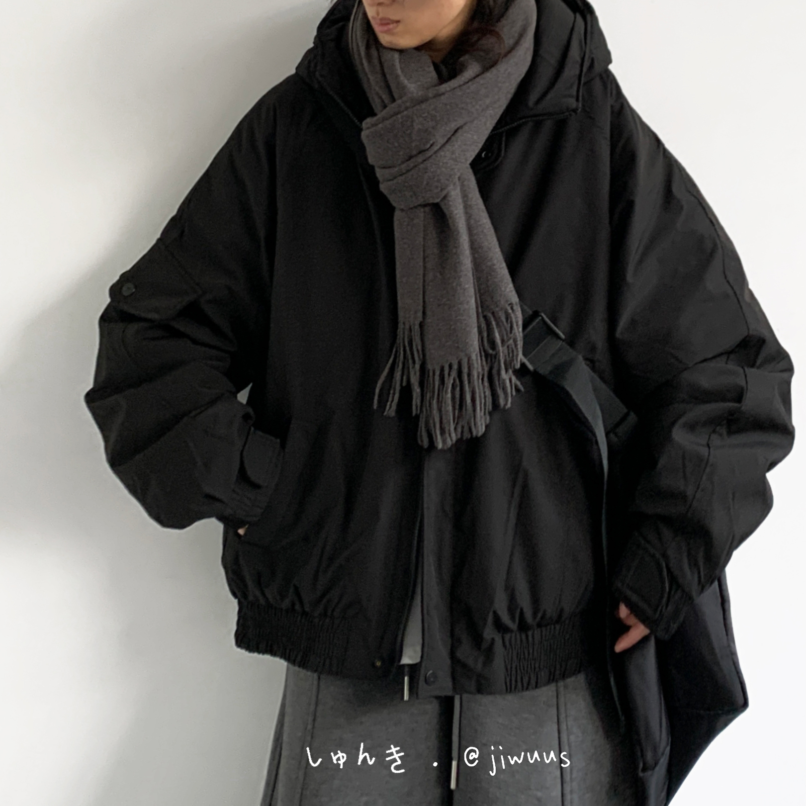 冬日系复古插肩袖连帽羽绒服男