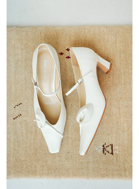 IORE理想矿石设计师原创2025新款 悄然舒展马蹄莲方头玛丽珍单鞋