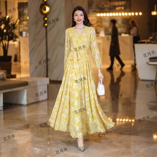 2025年春秋冬V领印花连衣裙收腰显瘦长裙妈妈款短款小个子沙滩裙