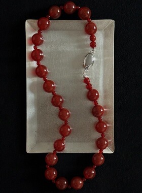 新中式红色玛瑙串珠项链气质轻奢高级感简约元宝扣大小珠锁骨链女