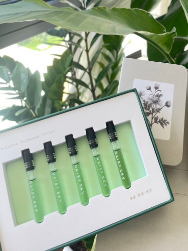雏菊的天空翡冷翠精华油0.5ml*5支修护舒缓退红修护面部滋润