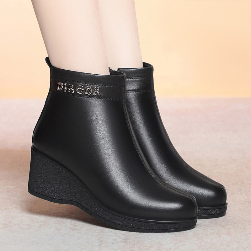 头层牛皮坡跟短靴女2025冬新款厚底防滑保暖妈妈棉鞋真皮羊毛女靴