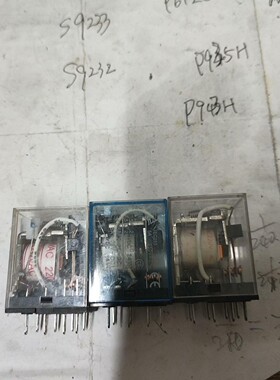 出三只中间继电器。一只2元。正泰JZX-22F(D)/2Z一