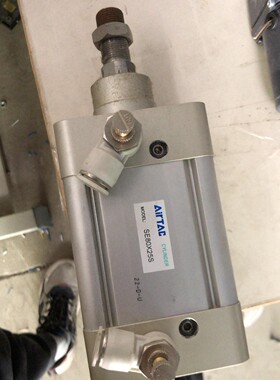 亚德客气缸，se80x25s 一个，功能完好9.5成新