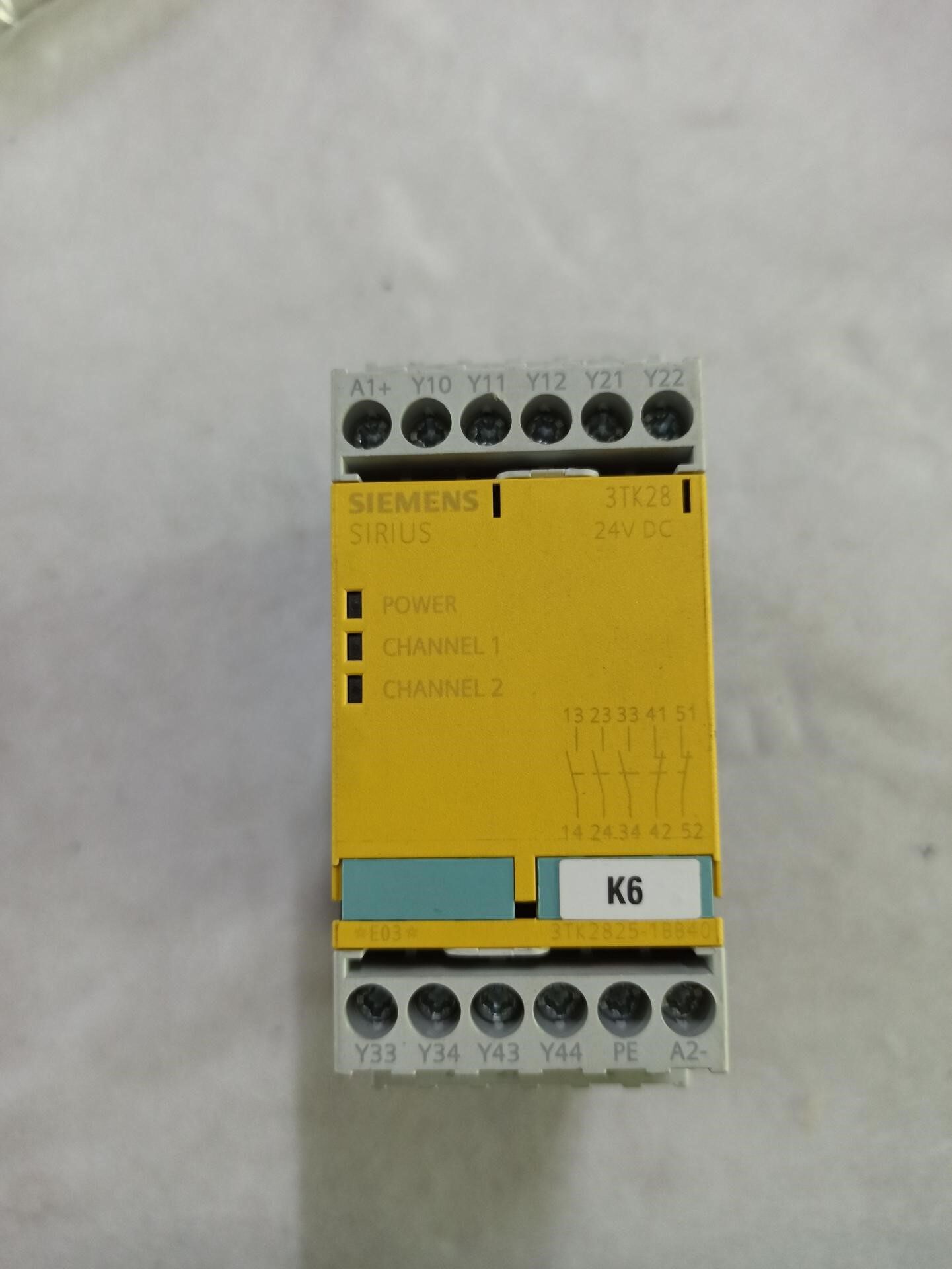 西门子安全继电器3TK2825-1BB40，二手拆机，成色漂