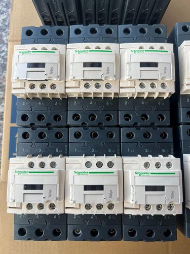 施耐德交流接触器LC1D50A，线圈220v