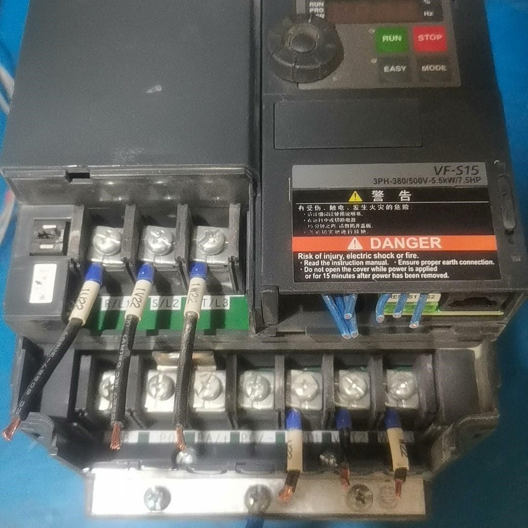 东芝变频器VFS15-4055PL-CH，5.5KW，成色如