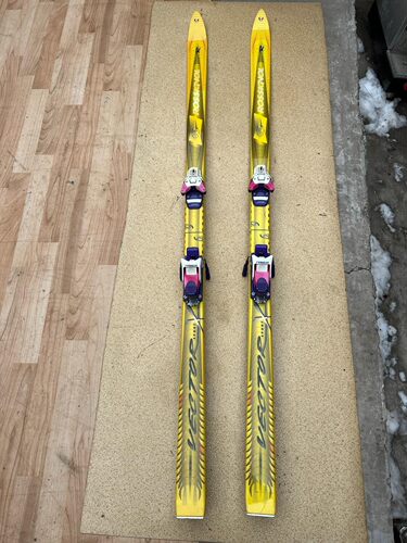 出售ROSSIGNOL 183金鸡滑雪板TYROLIA固定器