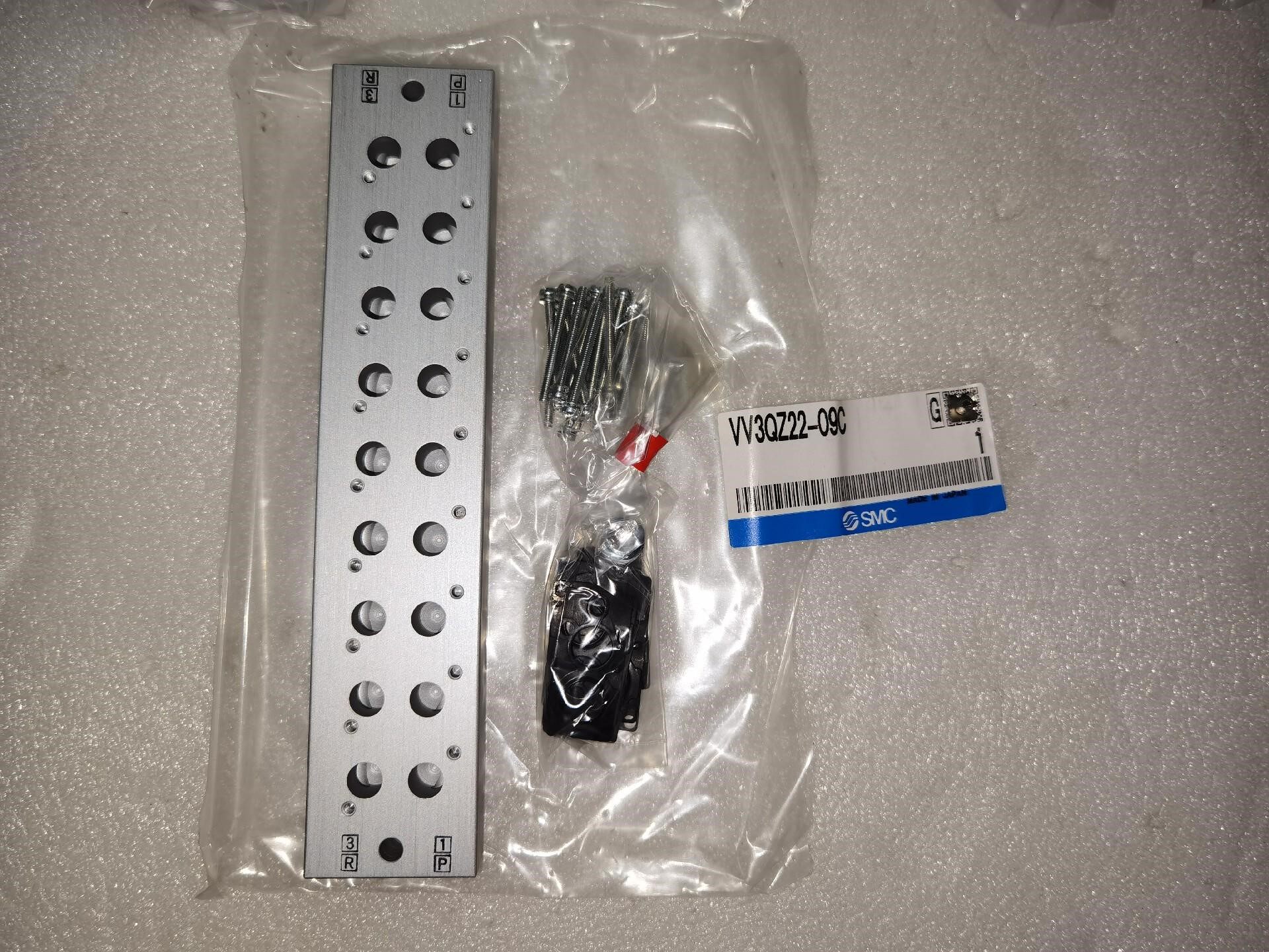 SMC VV3QZ22-09C  汇流板底座