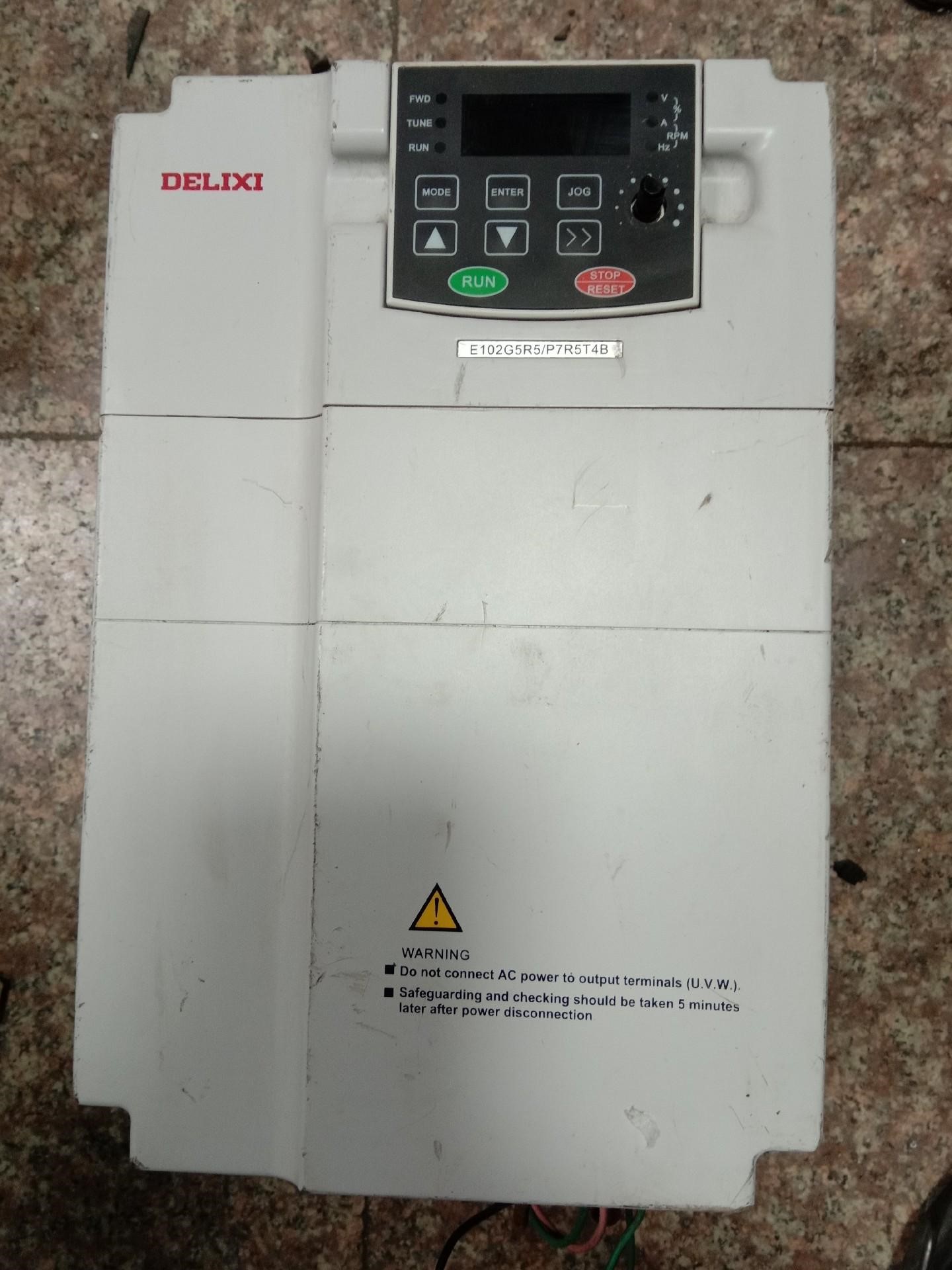 CDI-E102G5R5/P7R5T4B徳力西变频器，实物拍