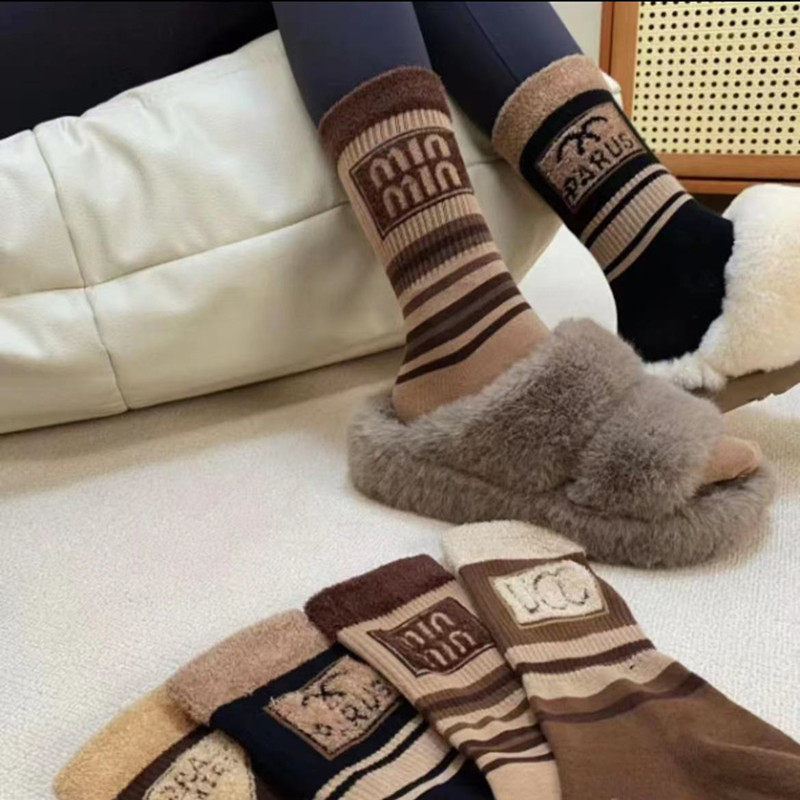 新款搭配鲨鱼裤袜子女中筒秋冬纯棉厚款ins潮百搭外穿无骨长筒袜,女士内衣/男士内衣/家居服,长筒袜,淘宝优惠券,粉丝福利购,淘宝优惠卷