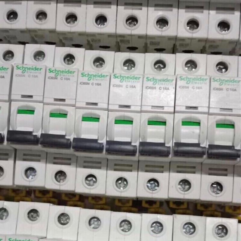 施耐德1p16A20A断路器iC65N系列 机械设备电箱拆下