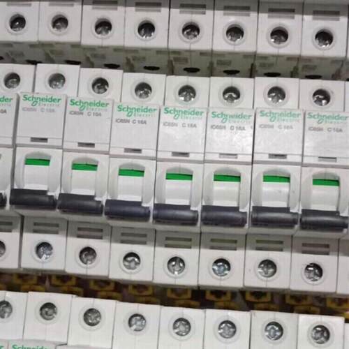 施耐德1p16A20A断路器iC65N系列 机械设备电箱拆下