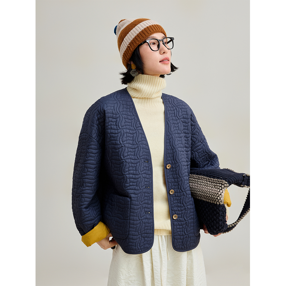 麻霖刺绣绗棉立体浮雕v领薄棉衣