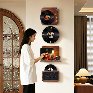 复古盲盒收纳展示架客厅黑胶唱片钟表创意静音挂钟萌粒手办置物架