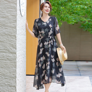 黑色碎花连衣裙女夏季新款法式气质收腰显瘦感美长裙子妈妈装