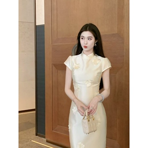 拈香新中式立体花改良旗袍女春夏缎面旗袍领连衣裙