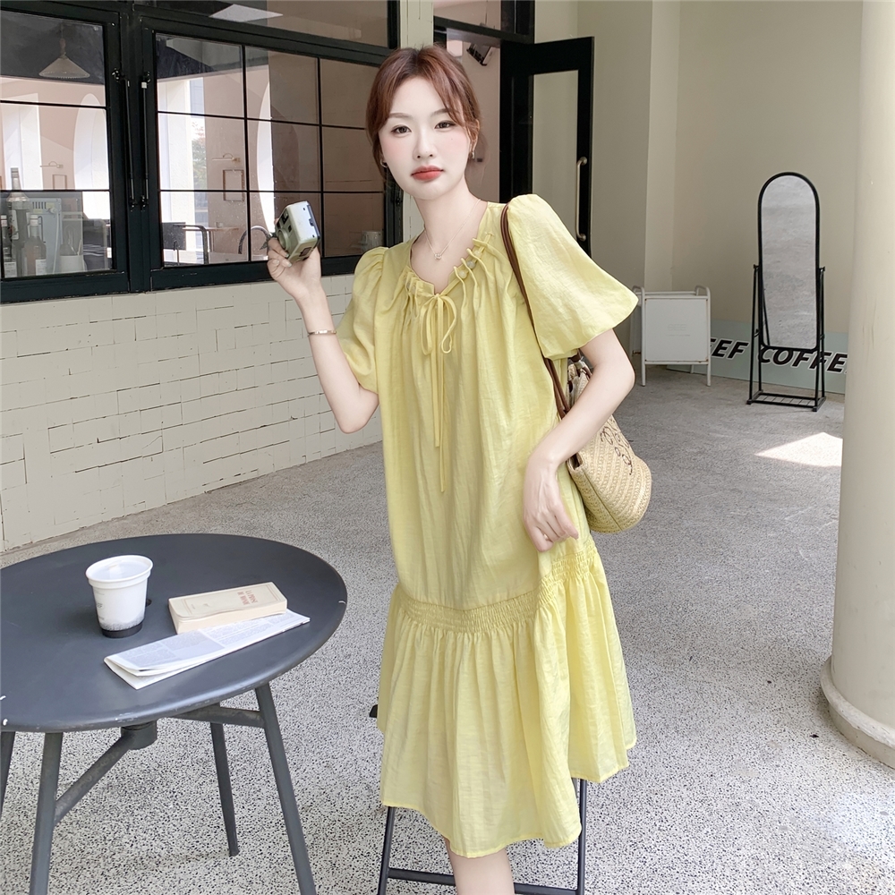 奶黄色泡泡袖设计感连衣裙女夏季法式漂亮绝美气质慵懒风荷叶边裙