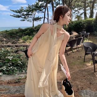 新款 海边度假吊带连衣裙女2025夏季 高级感超好看气质显瘦绝美长裙