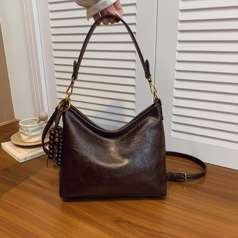 2026新款复古腋下包女小众设计感 大容量通勤单肩包 高级感斜挎包