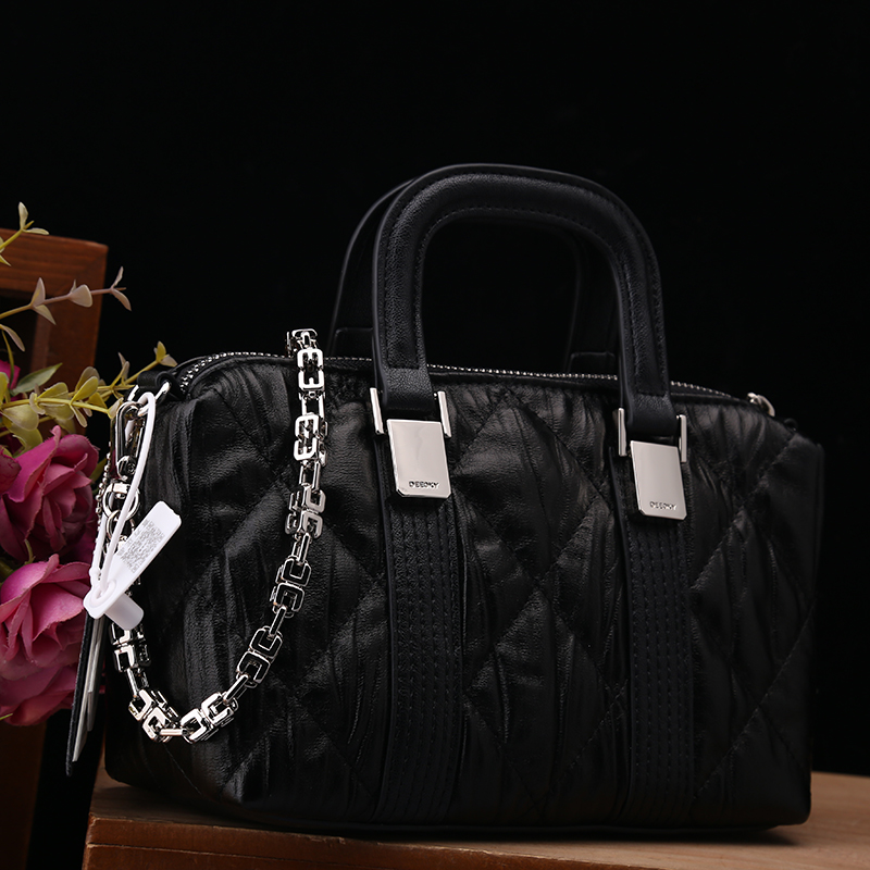 小D家正品真皮菱格链条手提包女2025新款小香风百搭斜挎枕头女包