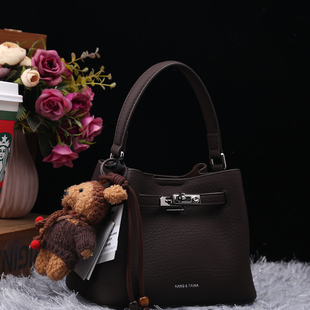 专柜正品康泰娜2025新款水桶包女单肩斜挎手提包小众设计感小包