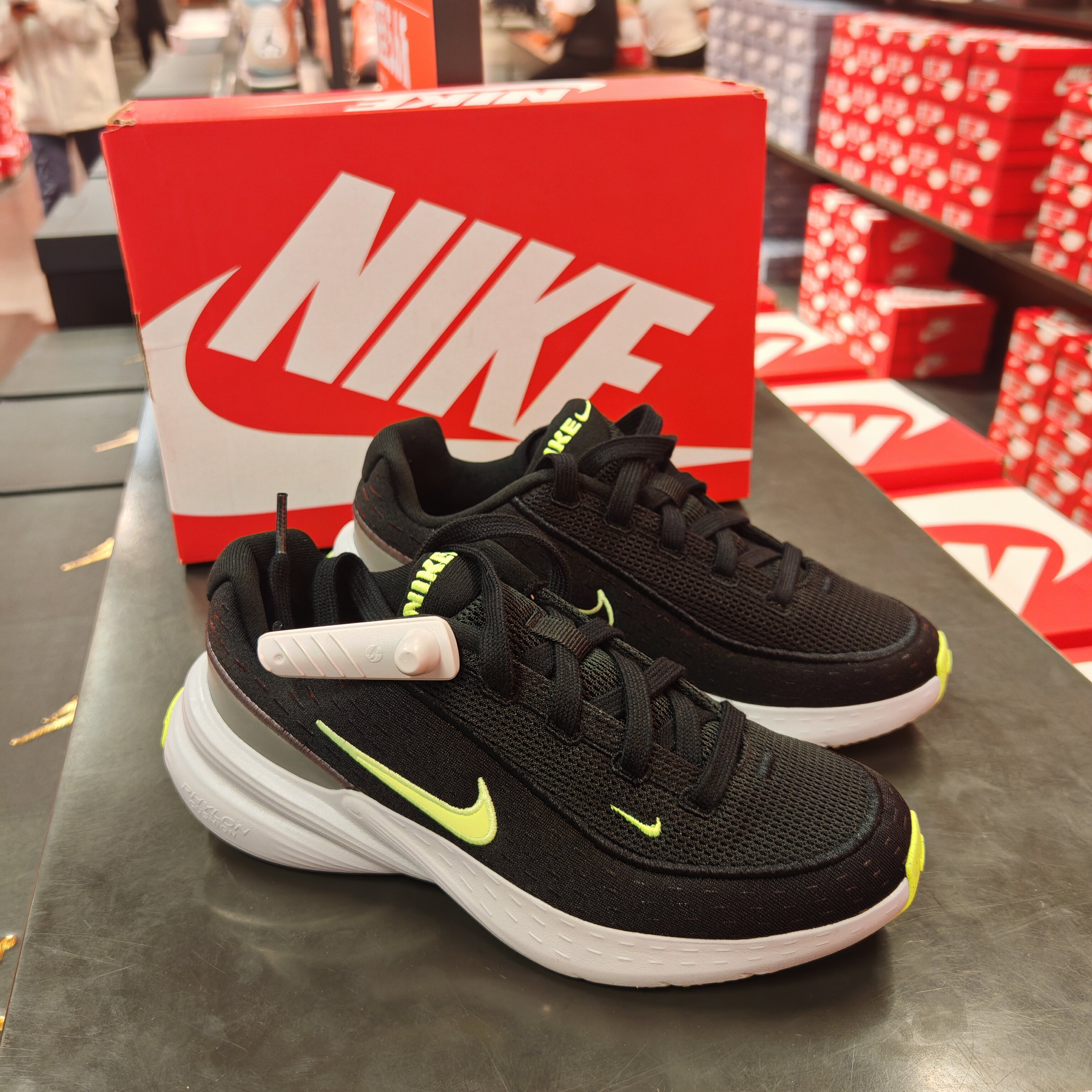 耐克Nike UPLIFT SC (GS)女子低帮运动透气厚底休闲鞋IF1749-100