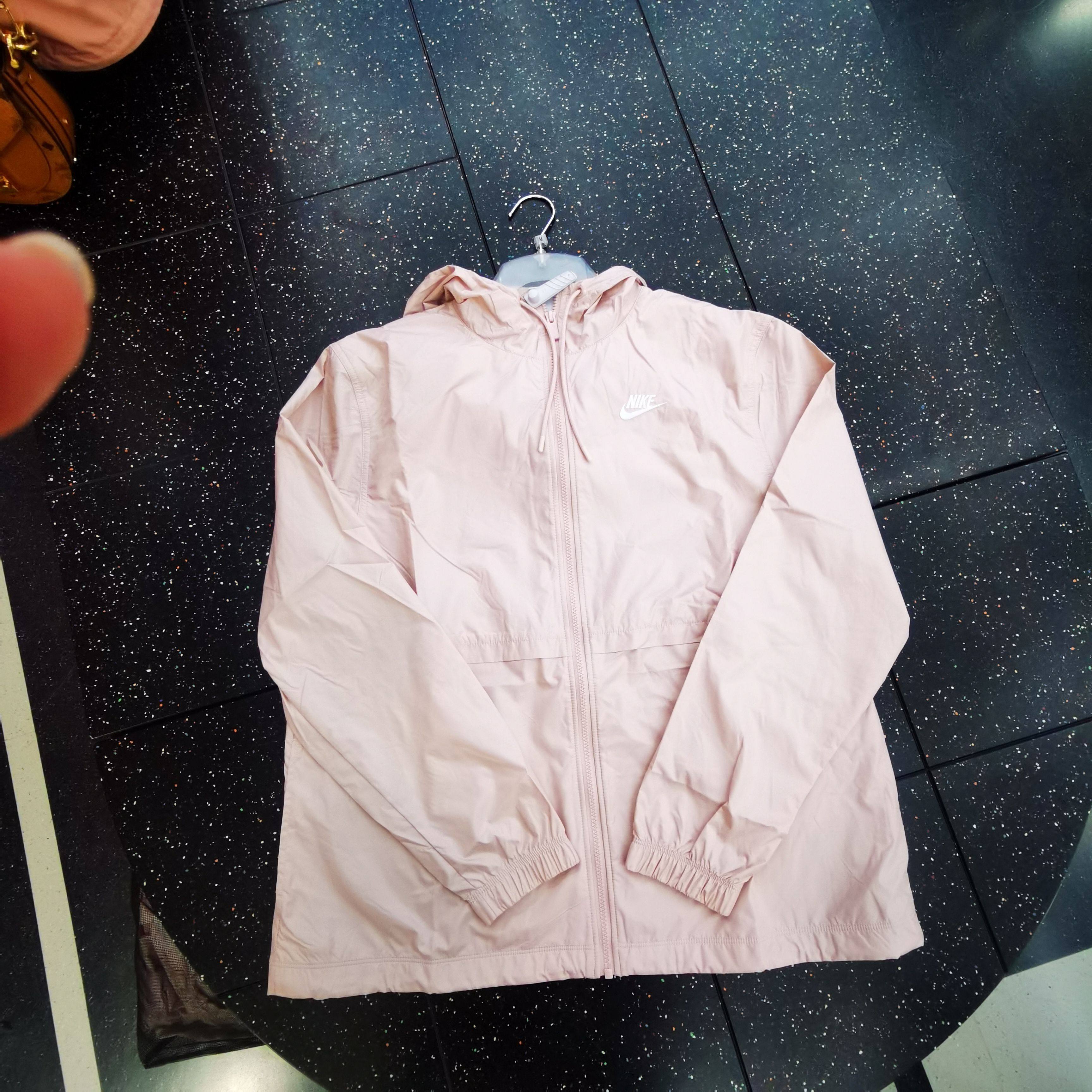 Nike耐克女子秋新款梭织夹克薄款透气防晒宽松版运动外套DM6179,运动服/休闲服装,运动茄克/外套,淘宝优惠券,粉丝福利购,淘宝优惠卷