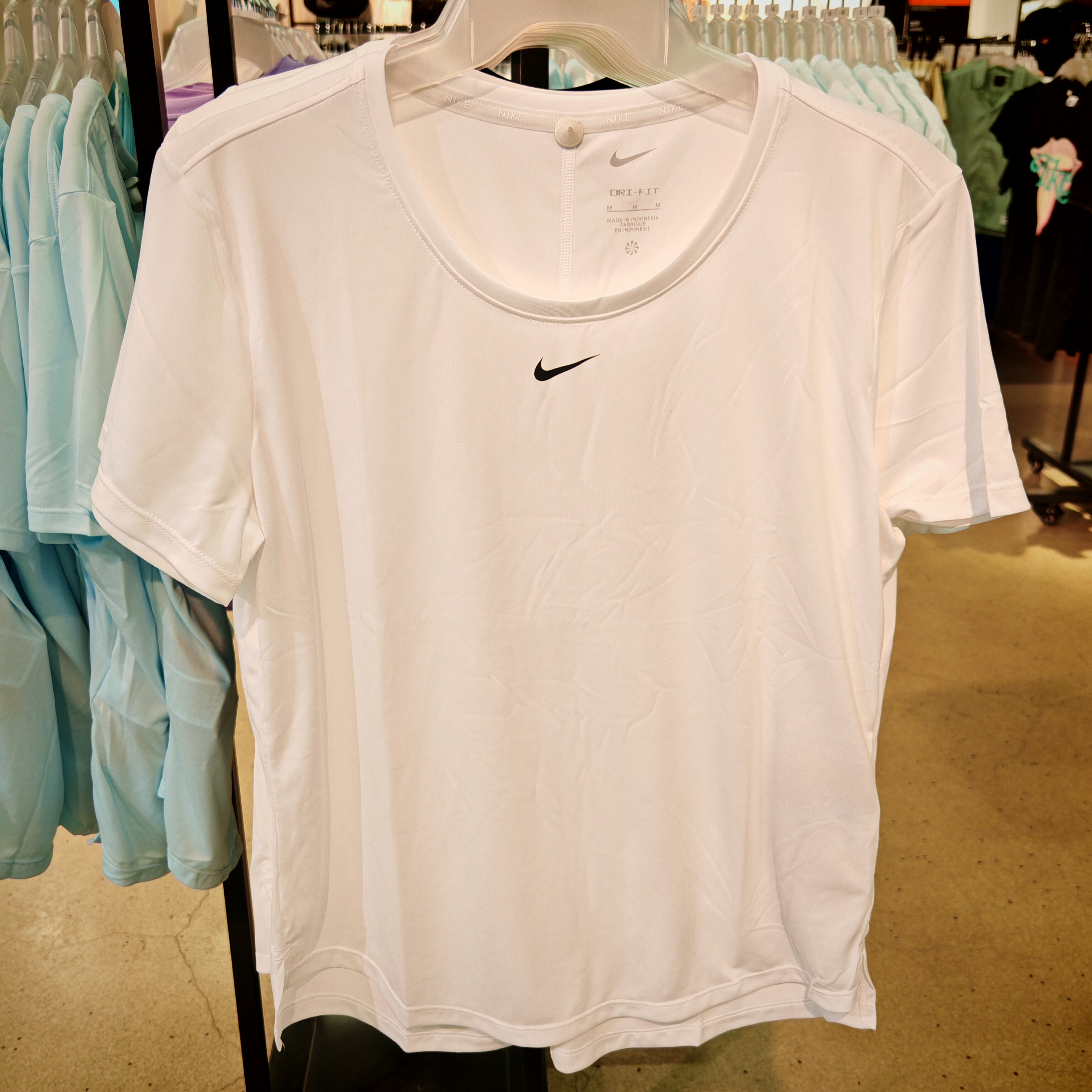 Nike/耐克 女子夏季运动休闲舒适透气速干冰感圆领短袖T恤DD0639