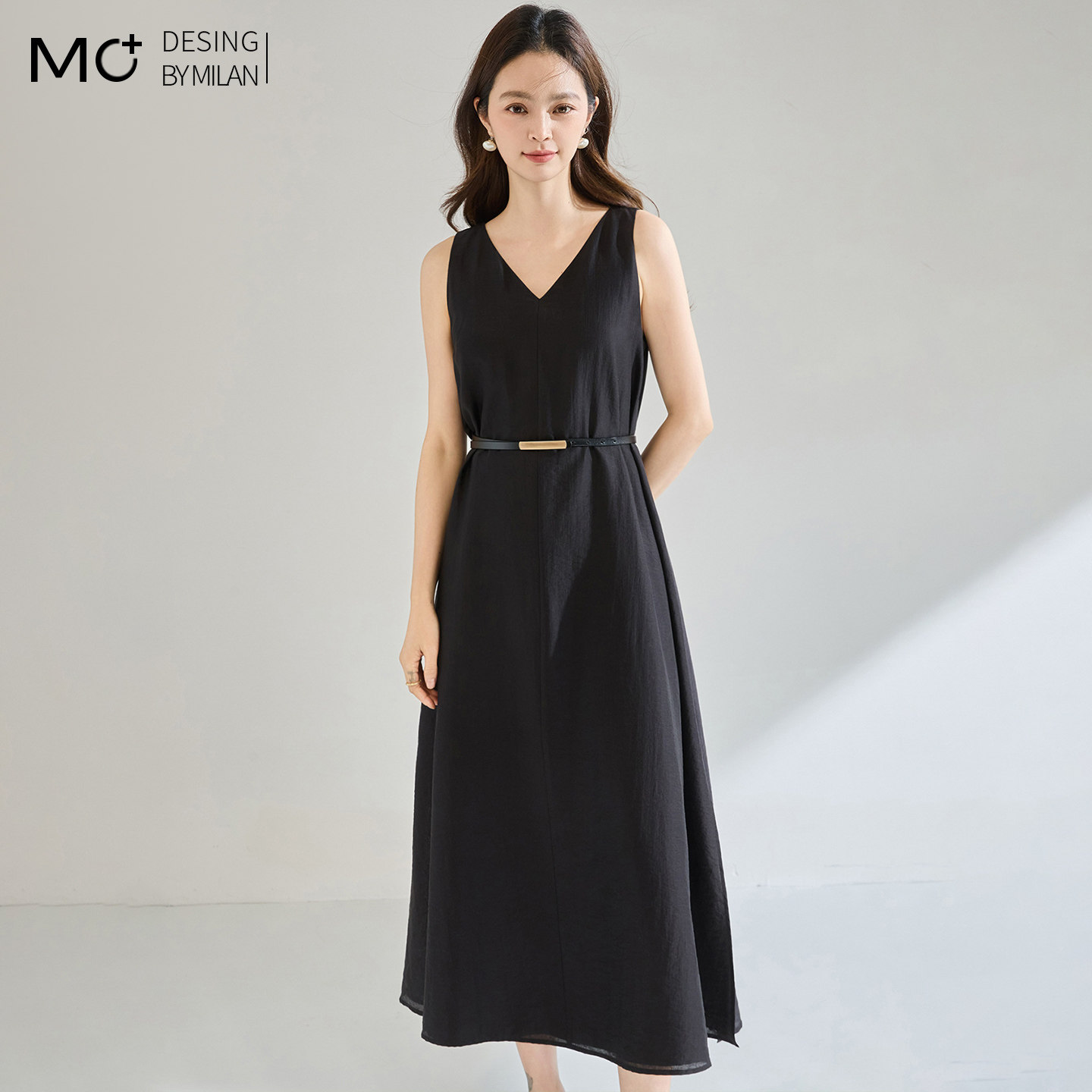 2026夏新款V领法式小黑裙高级感无袖背心裙黑色吊带天丝连衣裙女