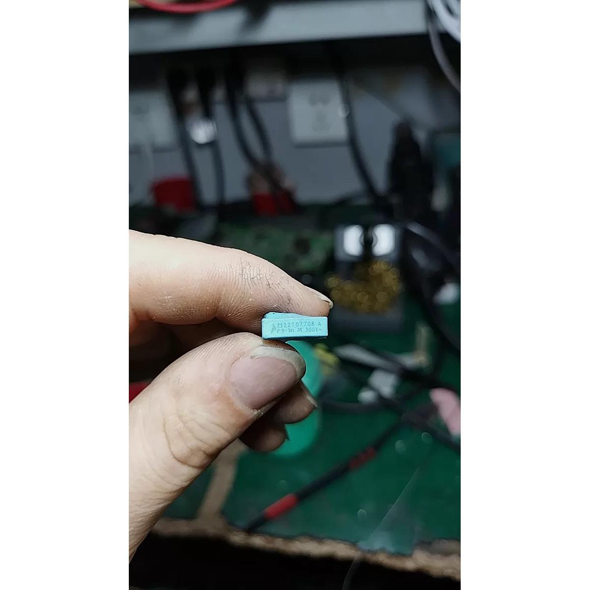 B32021A3102M特斯拉新能源安规 1N 300VAC 102M Y2  脚距10MM