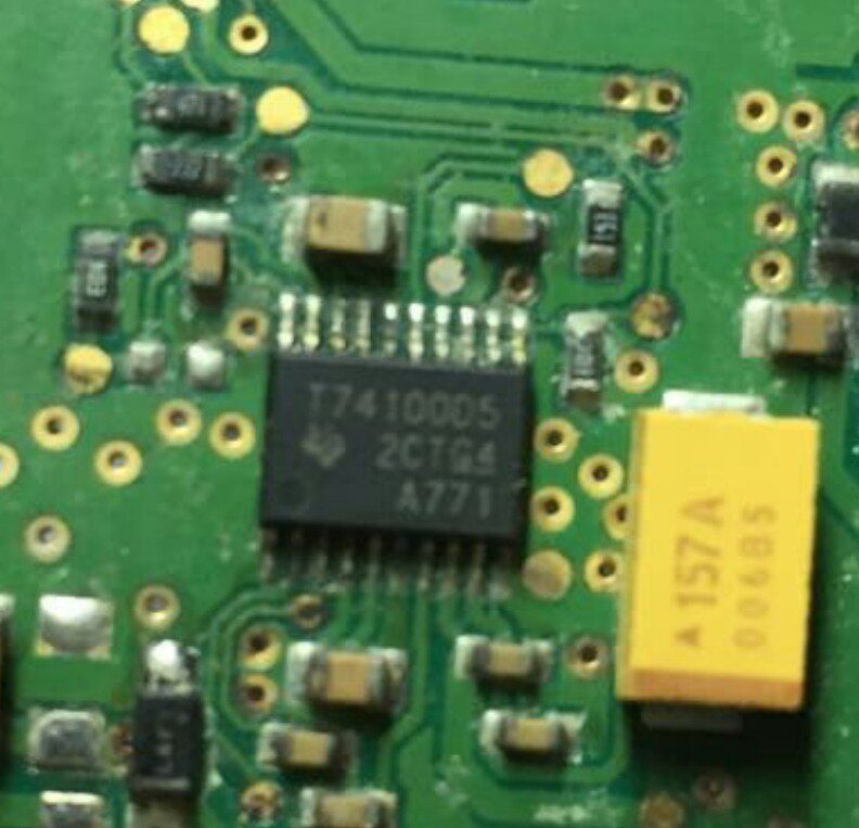 T74100D5 TPIC74100QPWPRQ1 汽车仪表电源稳压开关IC芯片模块直拍